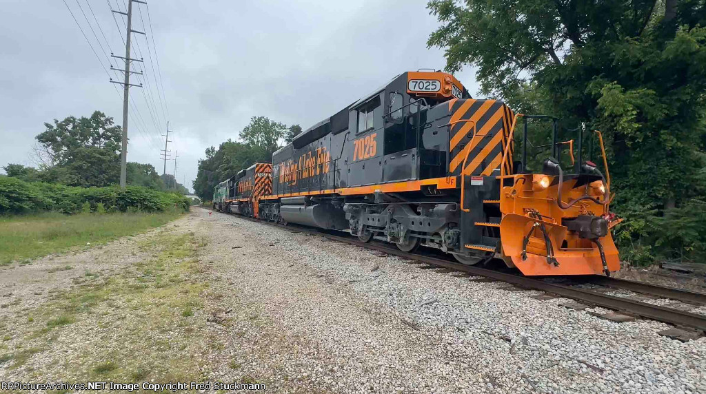 WE 7025 and Co. head back to the yard sans the empties.